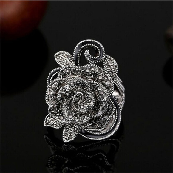 Jewelry - Crystal Vintage Black Rose Ring